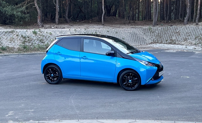 Toyota Aygo cena 36900 przebieg: 52000, rok produkcji 2015 z Warszawa małe 562